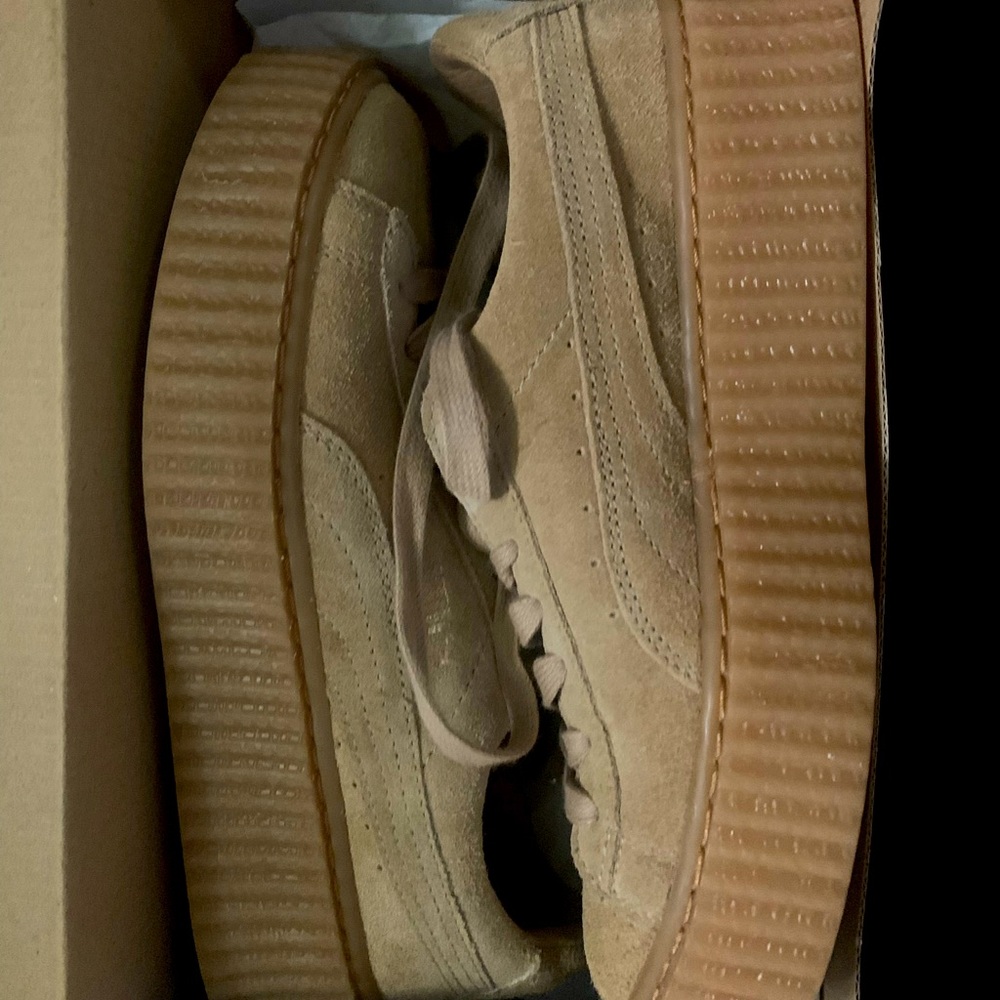 Fenty puma shoes they are in great condition almost like new. Never worn them